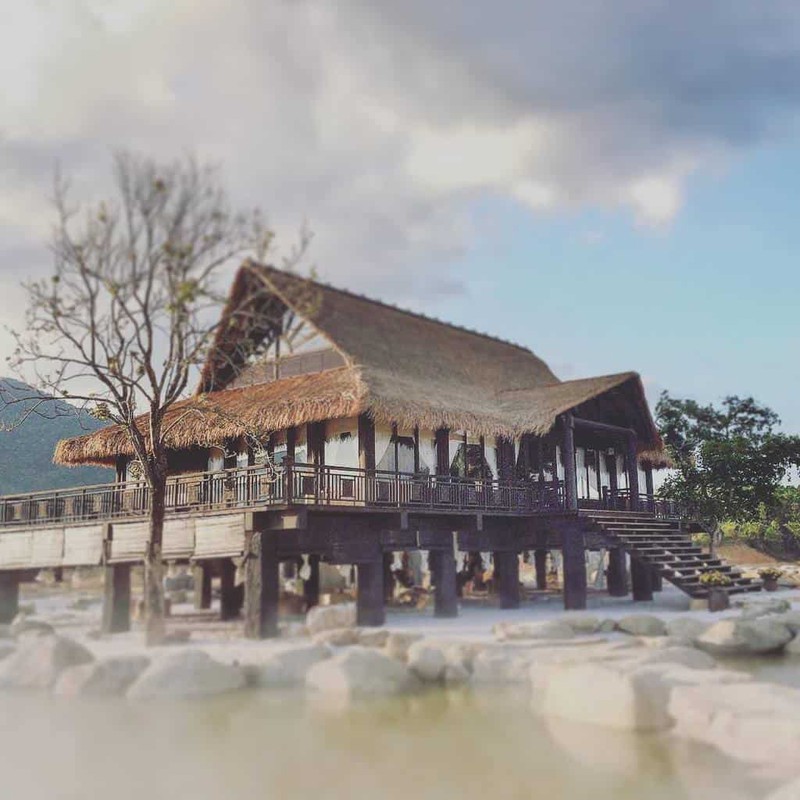 Ngôi nhà sàn đậm chất Tây Nguyên được phối hợp hài hòa vào không gian của khu sinh thái M'Đrăk của Trung Nguyên. Ảnh: @mikelyr7